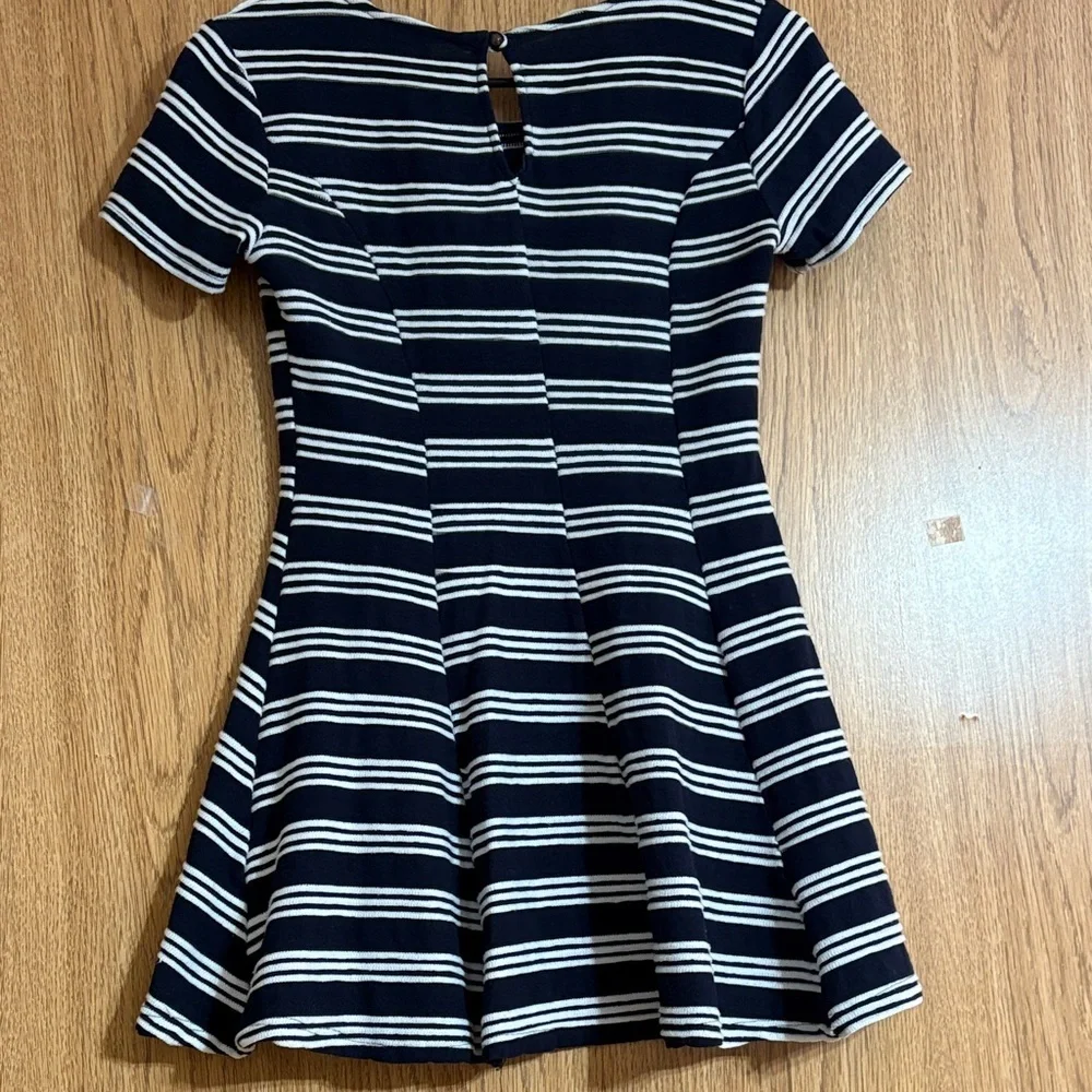 Infinity Raine Navy and white Striped Dress size small. - Picture 7 of 8
